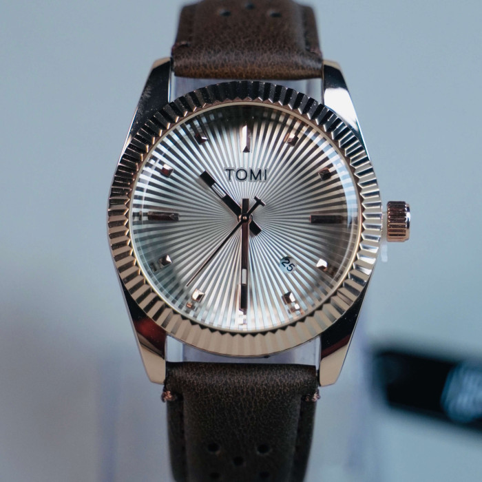 TOMI GOLD X BROWN LEATHER STRAP