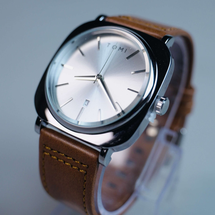 TOMI SQAURE DIAL X LEATHER STRAP QUARTZ