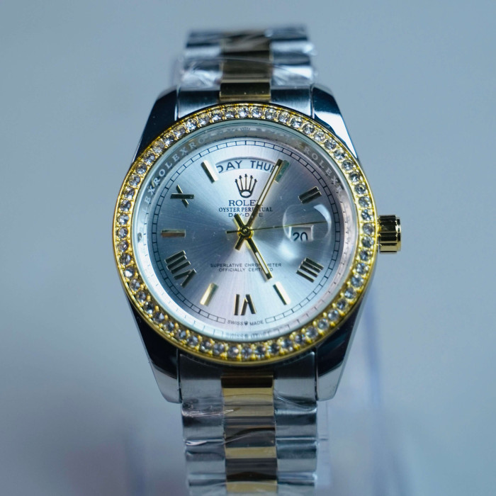 ROLEX SILVER DIAL X GOLD DIAMOND BORDER